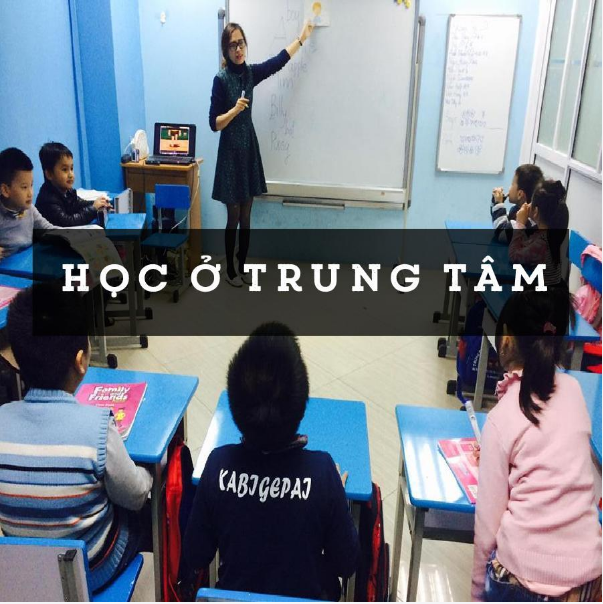 Cảnh các bé đang học tiếng anh ở trung tâm